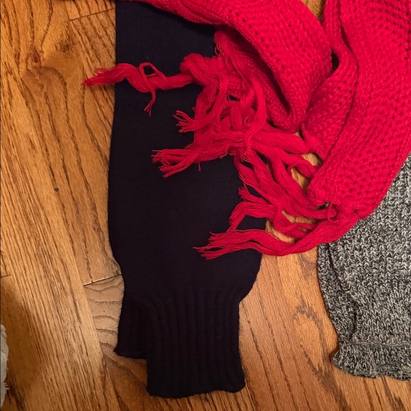 Elegant Red Knit Scarf for Women - Picture 2 of 4